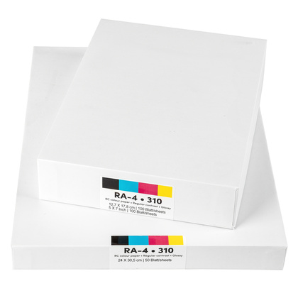 ADOX COLOR MISSION RA-4 PAPER - High Gloss (RC) 24x30,5 CM (9,45x12 INCH) / 50 Sheets - Gradation: Normal (3)